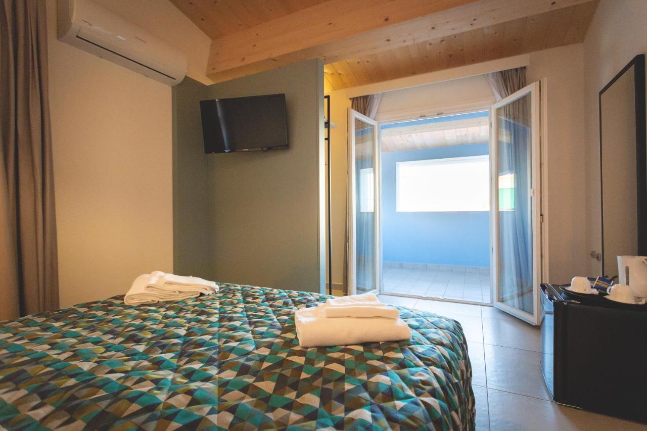 Via Siena 4 - Suites & Rooms Марина ди Чечина Екстериор снимка