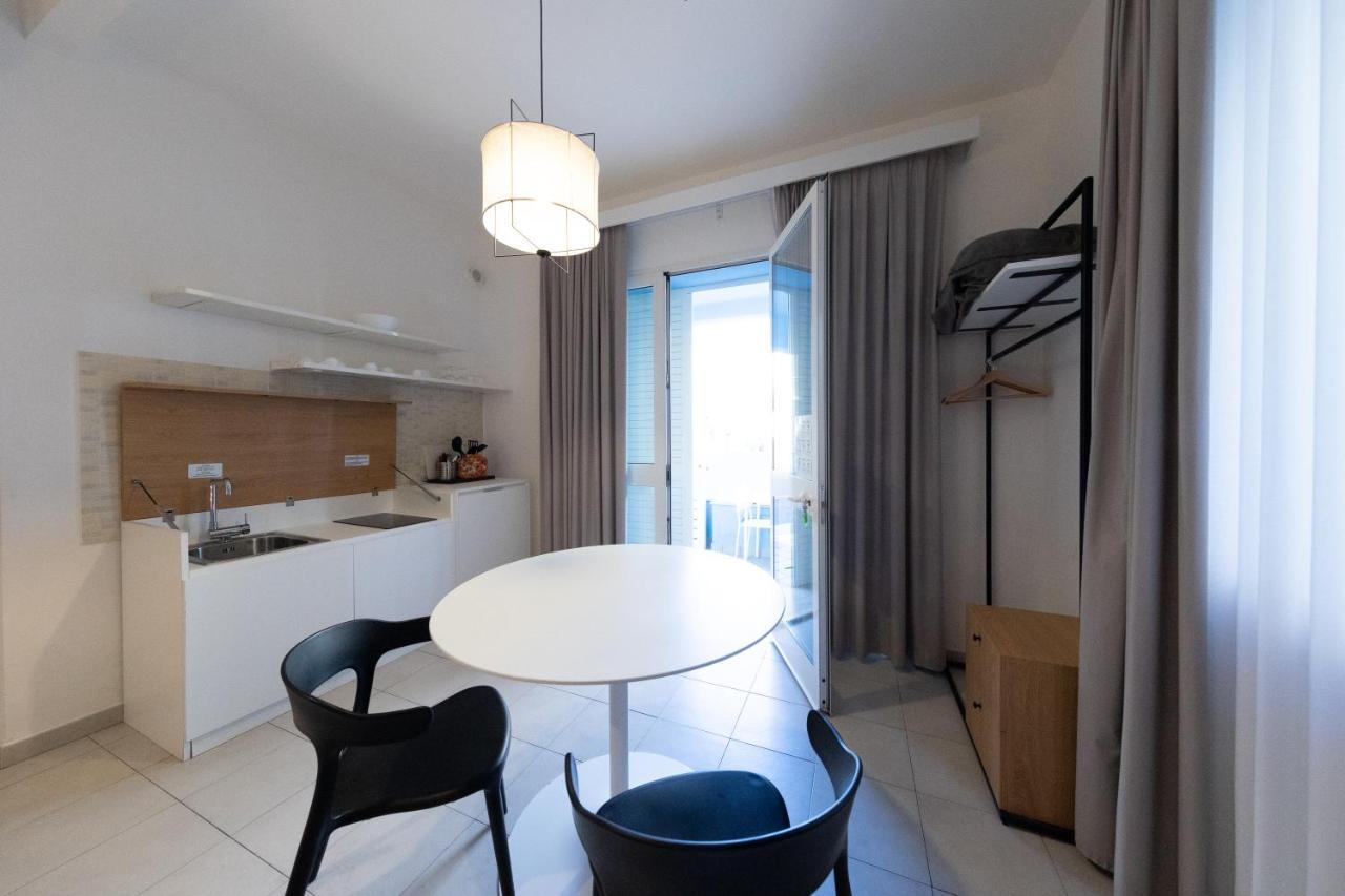 Via Siena 4 - Suites & Rooms Марина ди Чечина Екстериор снимка
